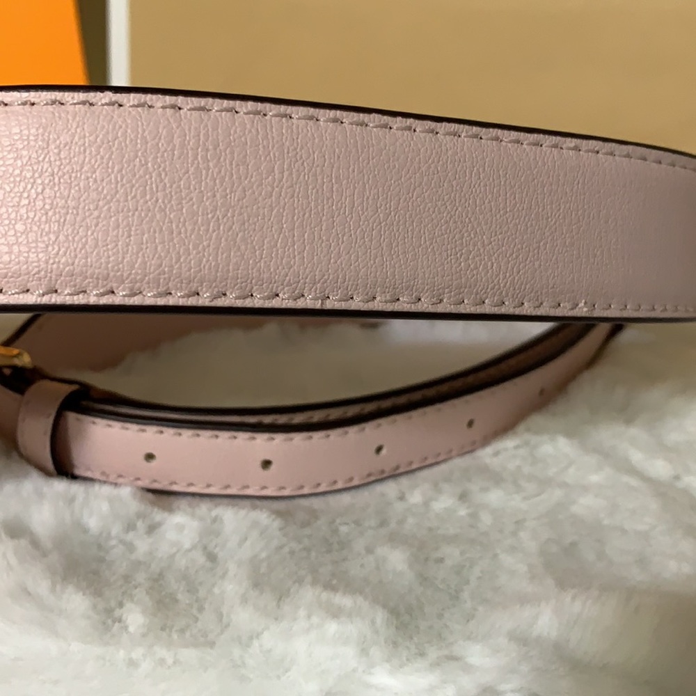 Michael Kors Vanilla Pink Messenger Crossbody - Picture 15 of 16